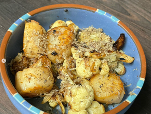 Dayboat scallops and cauliflower with black truffle