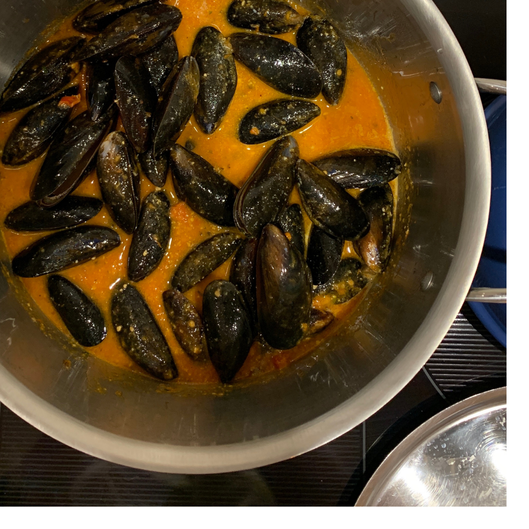 Mussels with Sundried Tomato + Olive Pesto – Downeast Dayboat